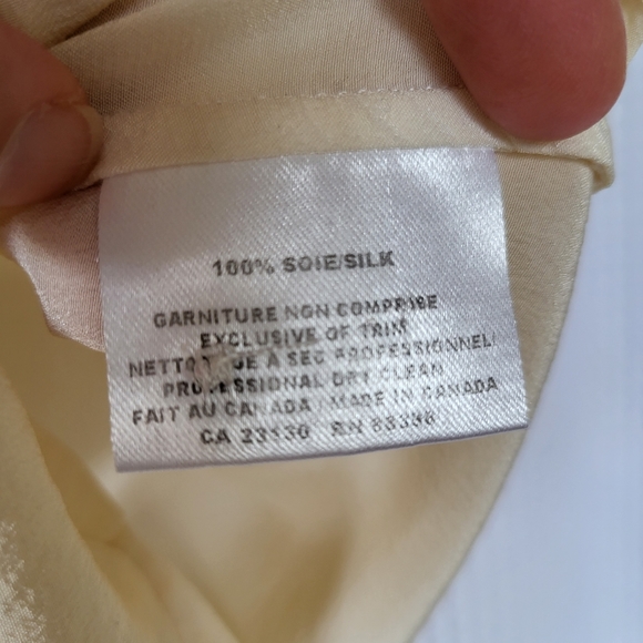 Judith & Charles cream silk sleeveless, button-up top with pockets - Picture 3 of 4